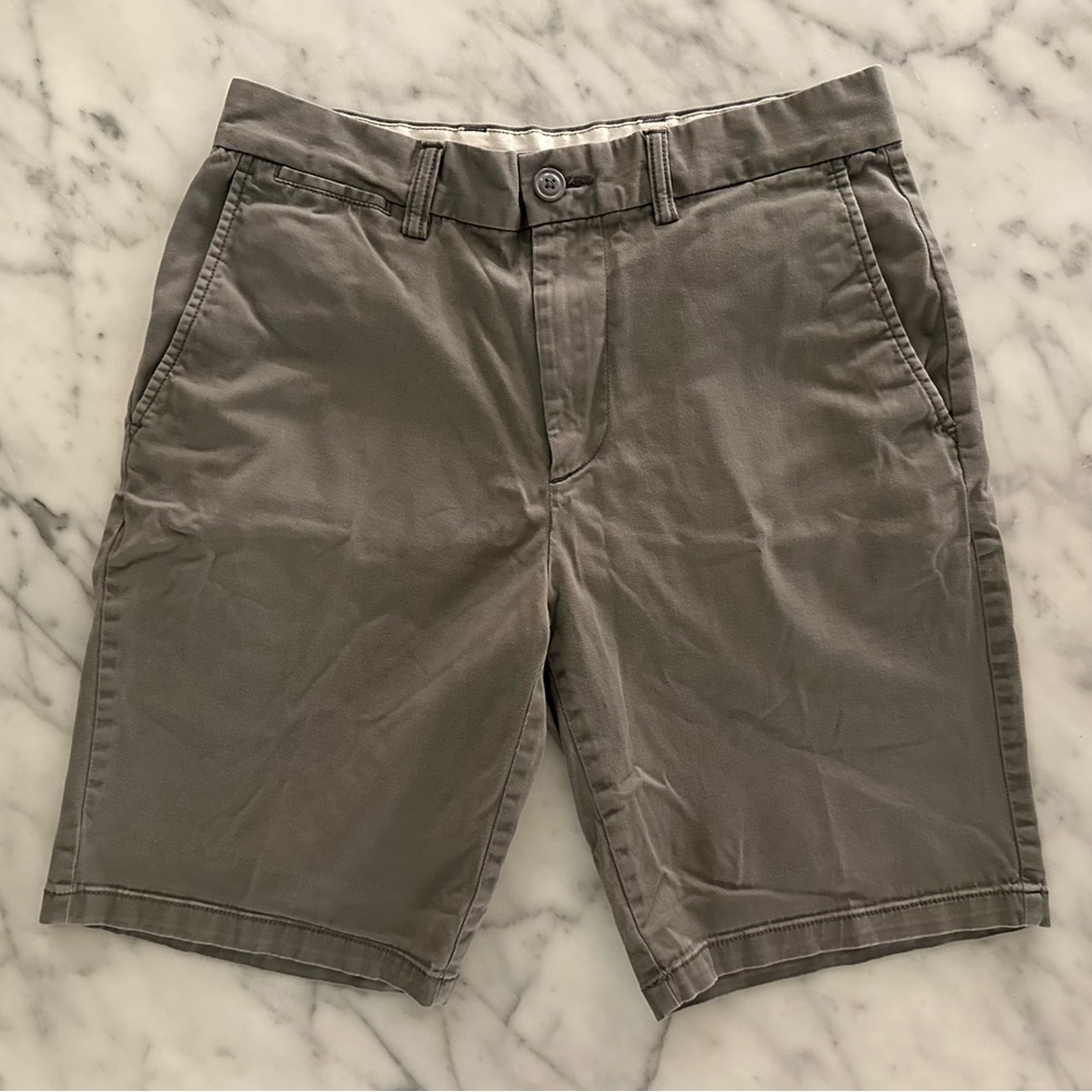 Old Navy Ultimate Slim Chino Khaki Shorts - Men’s Size 31